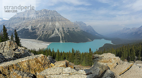 Peyto Lake und die kanadischen Rocky Mountains  Banff National Park; Alberta  Kanada