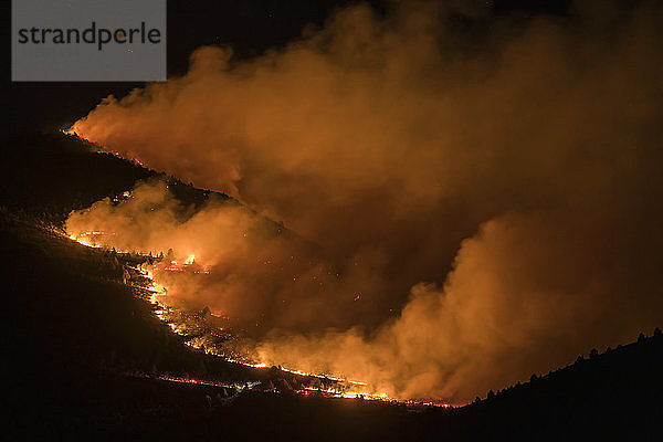 Waldbrand bei Nacht; Klamath Falls  Oregon  Vereinigte Staaten von Amerika