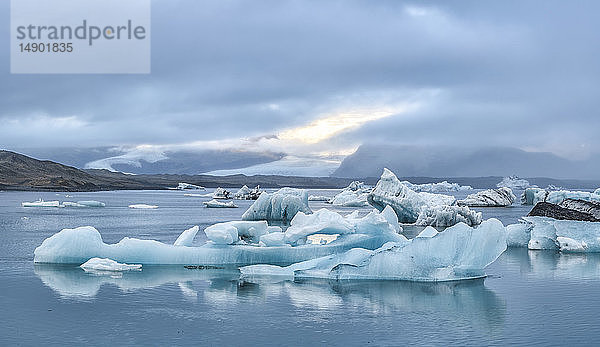 Eisberge an der Gletscherlagune Jokulsarlon  Südisland; Island
