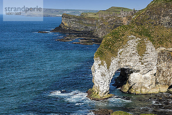 Die weißen Felsen an der Nordküste der Grafschaft Antrim; Grafschaft Antrim  Irland