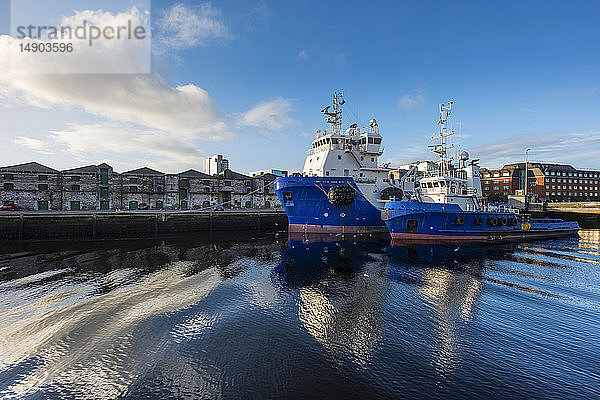 Schiffe im Hafen von Cork; Cork City  Grafschaft Cork  Irland