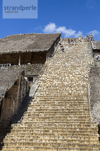 Struktur 1 mit überdachter Stuckfassade  Akroplolis  Ek Balam  Yucatec-Mayan Archaeological Site; Yucatan  Mexiko