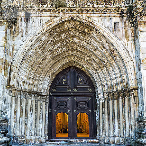 Eingang zum Kloster von Alcobaca; Alcobaca  Portugal