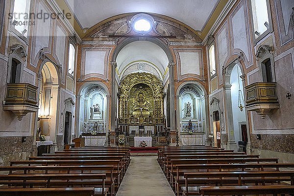 Innenraum der Kirche; Obidos  Bezirk Leiria  Portugal