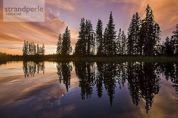 Schöner See bei Sonnenuntergang  Duck Mountain Provincial Park; Manitoba  Kanada