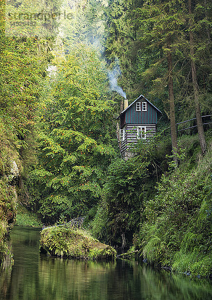Holzhütte in der Edmundsklamm  Tschechien