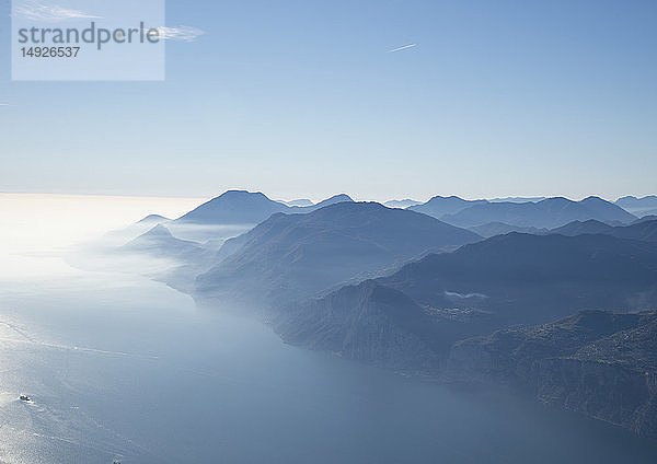 Gardasee von oben  Italien