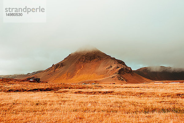 Nebel über dem Berggipfel  Londrangar  Snaefellnes Westfjords  Island