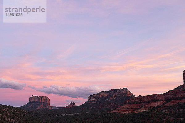 Malerische Landschaften bei Sonnenuntergang  Sedona  Arizona  USA