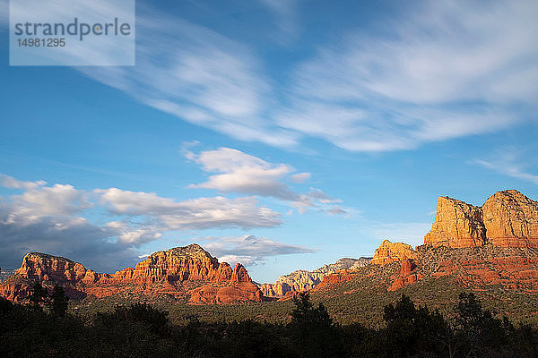 Malerische Landschaften bei Sonnenuntergang  Sedona  Arizona  USA