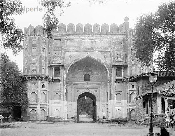 Tor in Allahabad  Uttar Pradesh  Indien  1902. Schöpfer: Kirk & Söhne aus Cowes.