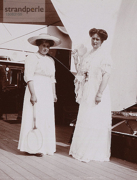 Anna Alexandrowna Wyrubowa (links) mit Kaiserin Alexandra Fjodorowna von Russland  1912-1913. Künstler: Anonym