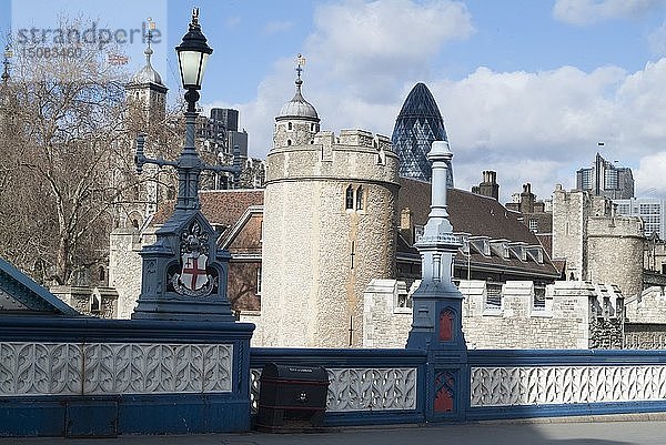 Tower Bridge  2011. Schöpfer: Ethel Davies.