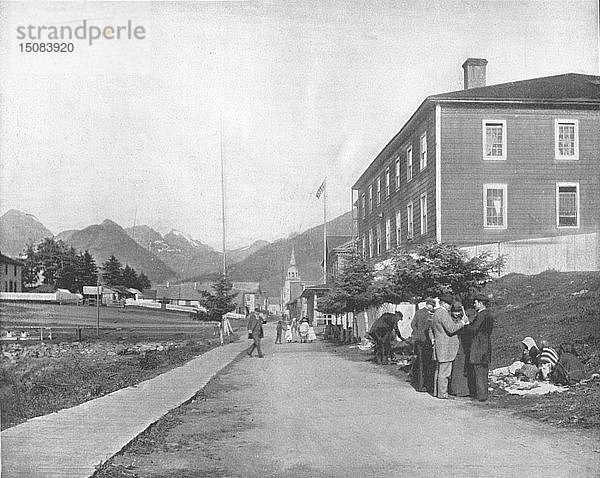 Eine Straße in Sitka  Alaska  USA  um 1900. Schöpfer: Unbekannt.