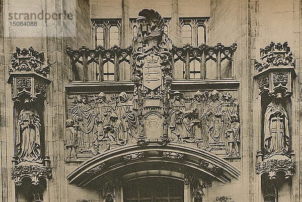 Steinmetzarbeiten unter dem Wappen von Middlesex in der Guildhall  Westminster   um 1935. Schöpfer: Joel.