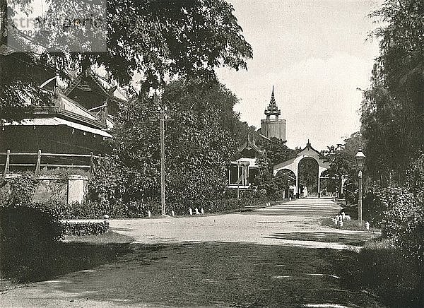 Wachturm der Königin  der Palast  Mandalay   1900. Schöpfer: Unbekannt.