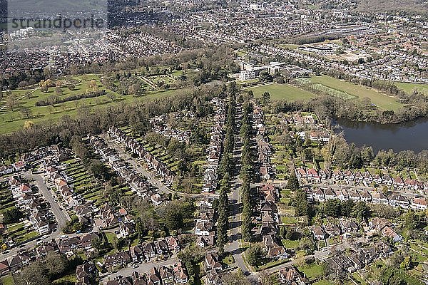 Canons Drive und der Landschaftspark in Canons Park  Harrow  London  2018. Schöpfer: Historic England Staff Photographer.