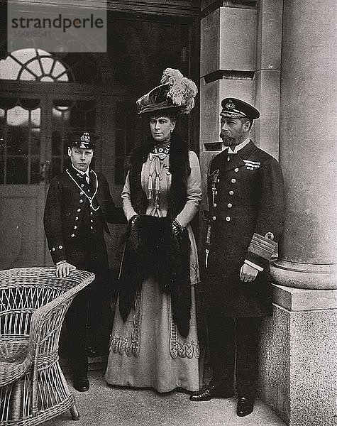 König George und Königin Mary mit ihrem Sohn Prinz Edward  Mai 1910. Schöpfer: Unbekannt.