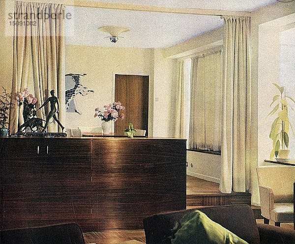 Essnische im Wohnzimmer des Sun House  Hampstead  London   1937. Schöpfer: Unbekannt.