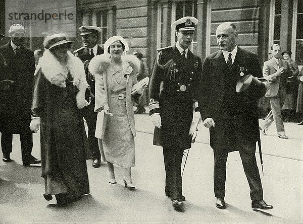 Ihre Majestäten in Edinburgh während der Jubiläumsfeierlichkeiten von König Georg V. 1935  1937. Schöpfer: Unbekannt.