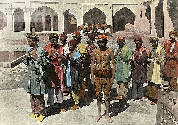 Teheran. Prozession der Derwisch-Märtyrer   1900. Schöpfer: Unbekannt.