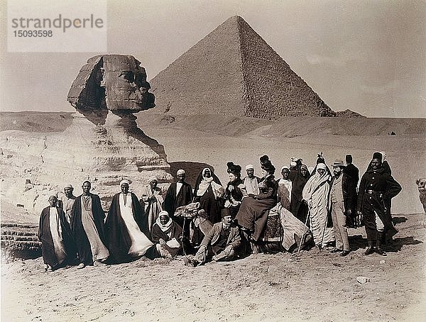 Touristen besuchen die Sphinx in Gizeh. Schöpfer: Englischer Fotograf (19. Jahrhundert).