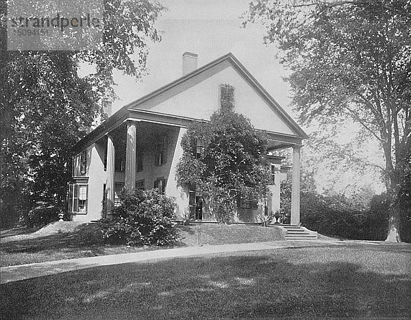 Whittiers Haus in Danvers  Massachusetts   um 1897. Schöpfer: Unbekannt.