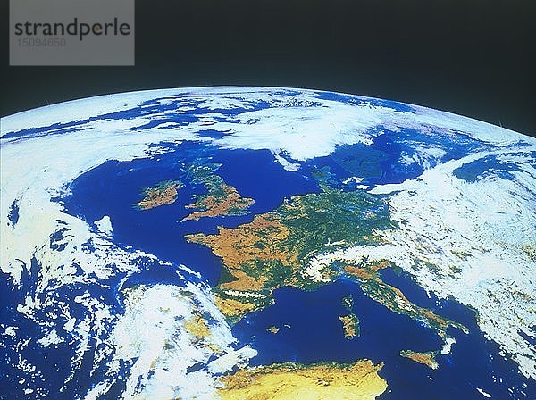 Die Erde aus dem Weltraum - Europa von einem Satelliten aus gesehen  ca. 1980er Jahre. Schöpfer: NASA.