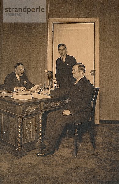 Büro des Sekretärs in der kubanischen Botschaft in Brüssel  Belgien  1927. Schöpfer: Unbekannt.