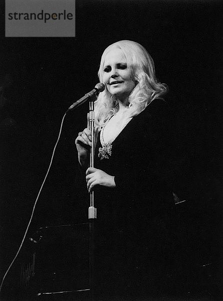 Peggy Lee  Royal Albert Hall  London  1970. Schöpfer: Brian Foskett.