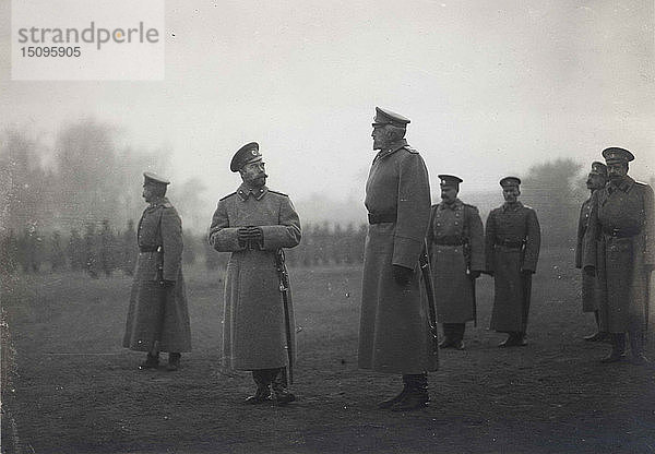 Zar Nikolaus II. und Großfürst Nikolai Nikolajewitsch in Baranowitschi  September 1914  1914. Künstler: Anonym