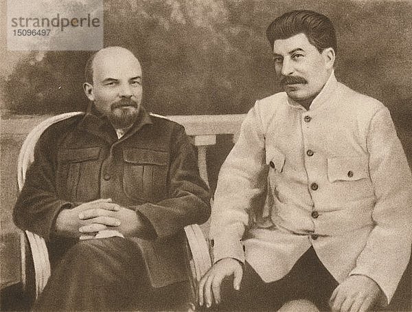 Lenin und Stalin in Gorki (bei Moskau)  1922   (1939). Schöpfer: Unbekannt.