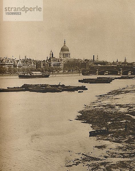 Embankment und Blackfriars vom Südende der Waterloo-Brücke aus  um 1935. Schöpfer: Donald McLeish.