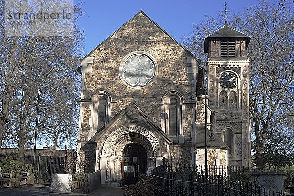 Alte St. Pancras Kirche  in der Nähe des Bahnhofs St. Pancras  Camden  London  NW1  England. Schöpfer: Ethel Davies;Davies  Ethel.