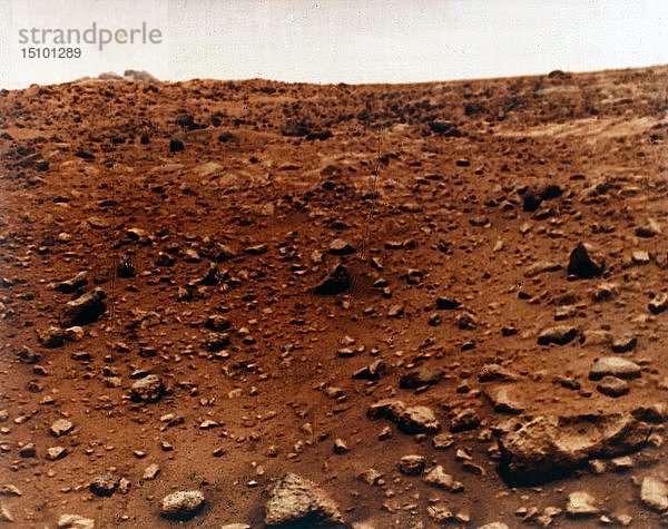 Erste Farbaufnahme der Marsoberfläche  Viking 1 Mission zum Mars  1976. Schöpfer: NASA.