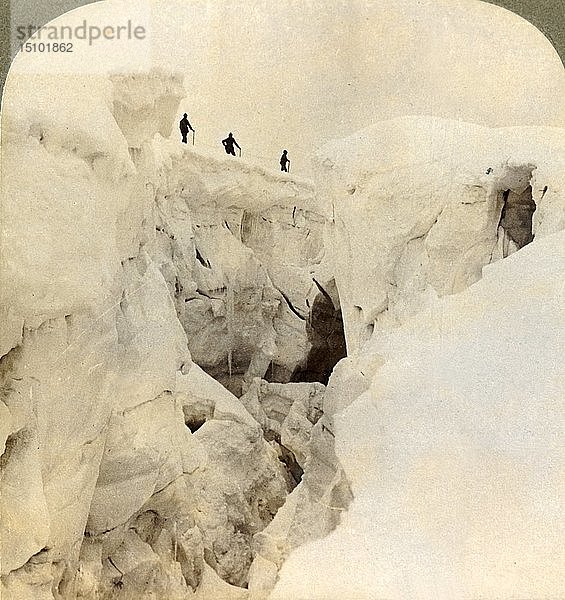 Abstieg vom Mt. Blanc - enorme Gletscherspalten in der Nähe des Gipfels  Alpen   1901. Schöpfer: Underwood & Underwood.