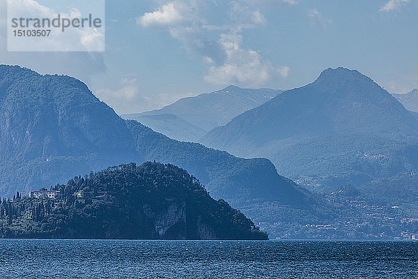 Berge am Comer See in der Lombardei  Italien