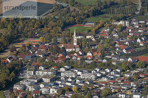 Deutschland  Baden-Würrttemberg  Bodensee  Oberteuringen  Dorfansicht mit Kirche St. Martin