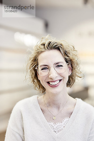 Porträt einer lächelnden Geschäftsfrau