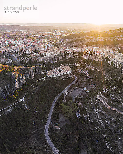 Cuenca bei Sonnenuntergang  Kastilien-La Mancha  Spanien