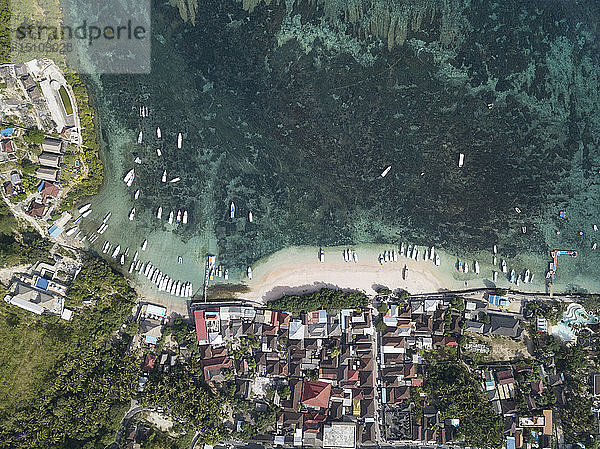 Luftaufnahme des Strandes von Nusa Penida  Nusa Penida  Bali  Indonesien