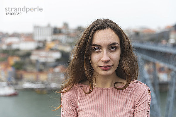 Porträt einer jungen Frau  Porto  Portugal