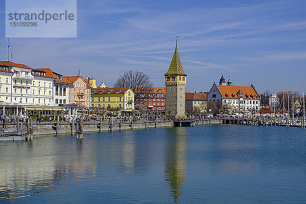 Hafen mit Mangturm  Bodensee  Lindau  Bayern  Deutschland