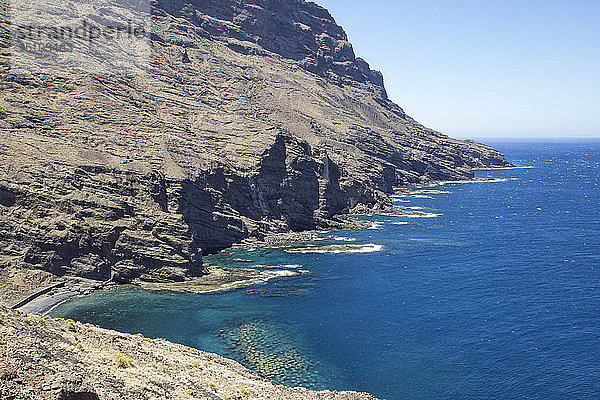 Spanien  Kanarische Inseln  La Gomera  Alojera  Küste mit Wellenbrecher