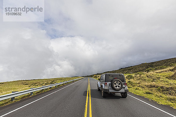 Jeep auf der Haleakala-Autobahn  Maui  Hawaii  USA