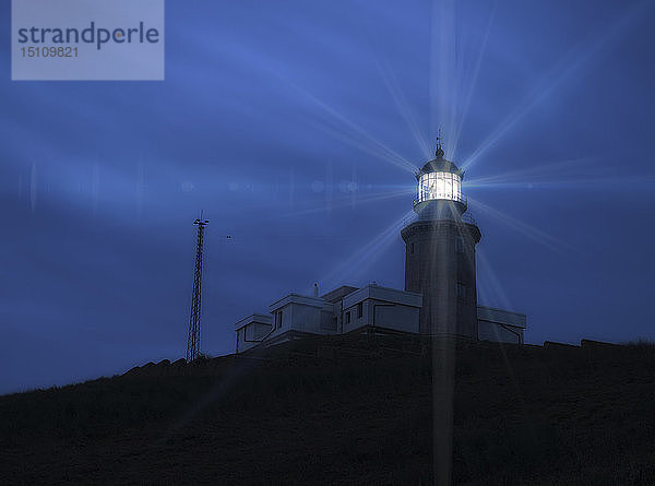 Spanien  Faro de Matxitxako zur blauen Stunde