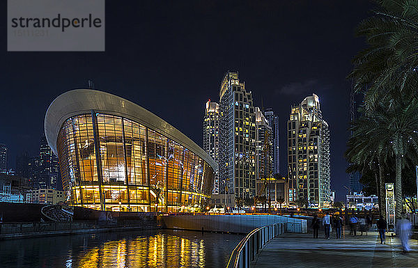 Vereinigte Arabische Emirate  Dubai  Opernhaus bei Nacht