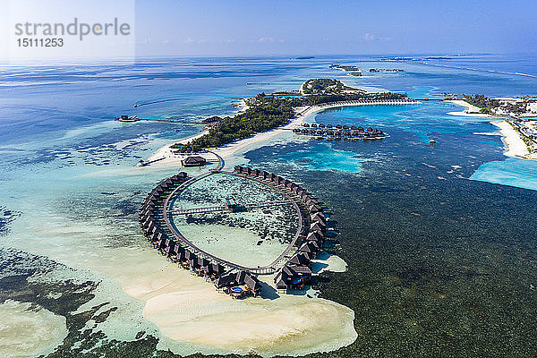 Luftaufnahme über Olhuveli und Bodufinolhu mit Fun Island Resort  Süd Male Atoll  Malediven