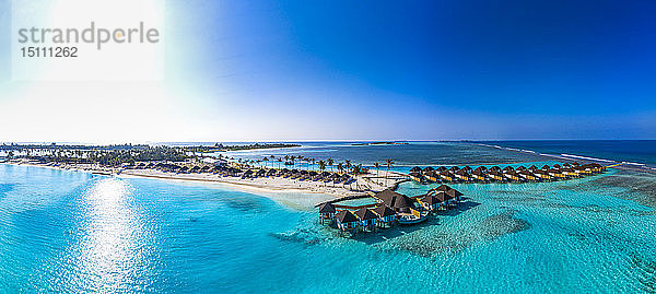 Luftaufnahme der Baustelle der Wasserbungalows  Süd Male Atoll  Malediven