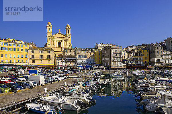 Frankreich  Korsika  Bastia  alter Hafen mit Kirche St. Johannes der Täufer